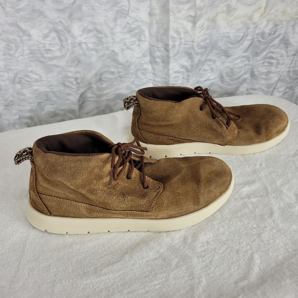 Ugg treadlite youth brown booties Size 5 - Picture 4 of 9